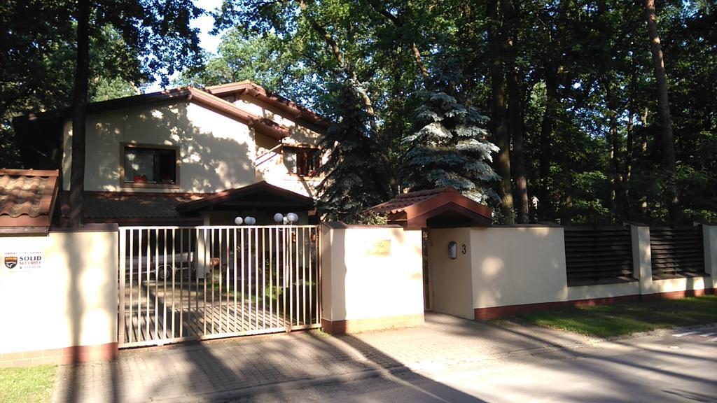 Villa Podkowa Podkowa Lesna Exterior photo